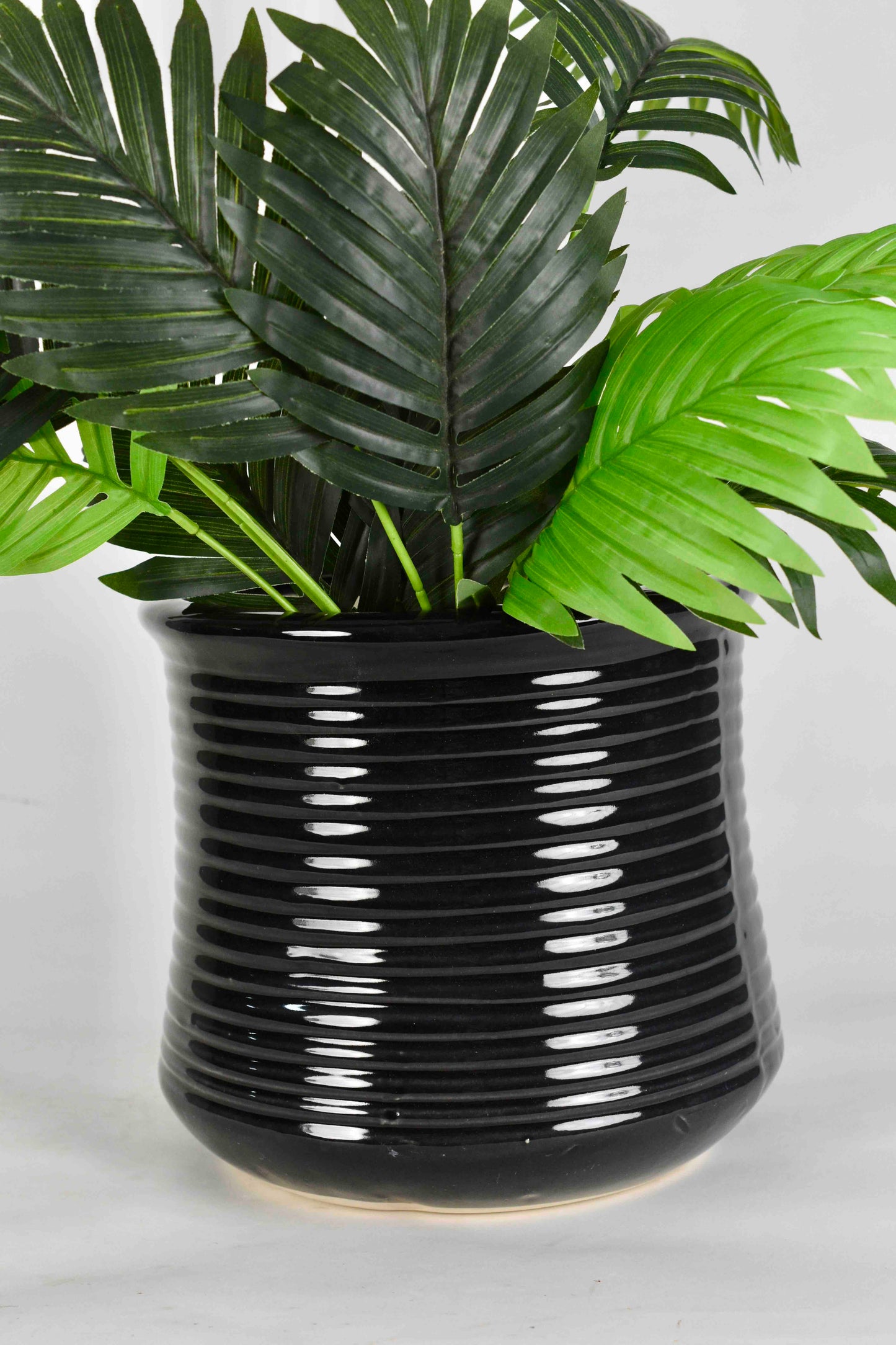 Grand Ring-Textured Planter